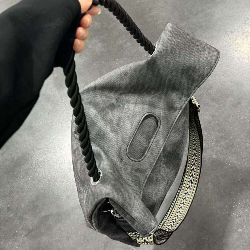 Designer Bag Tote Shoulder Unisex Commuter Large Capacity Tote Hard Bottom Three Dimensional High End Feel Single Shoulder Crossbody Gym Bag