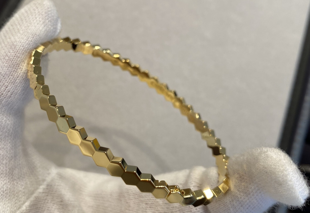 High Version V Gold CNC Shangmei Honeycomb Bracelet Pure Silver Plated 18k Rose Gold Inlaid with Diamonds Light Internet Celebrity Jewelry 250728
