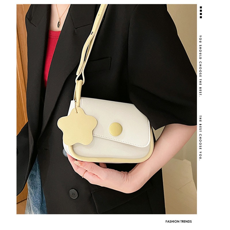 Elegant Women's Messenger Bag with Compact Design for Everyday Use