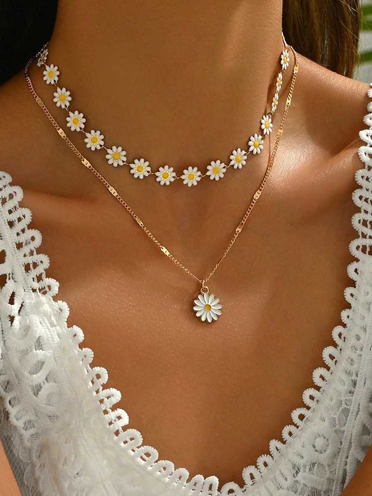 Daisy Flower Pendant Necklaces Set Elegant Collarbone Jewelry for Travel Vacation and Everyday Fashion Z250910