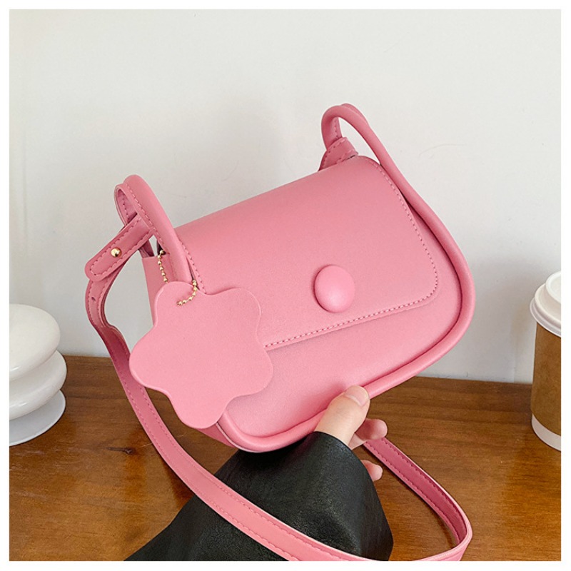 Elegant Women's Messenger Bag with Compact Design for Everyday Use