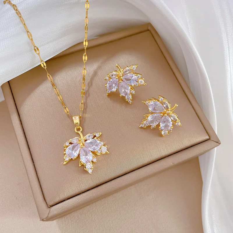 Fashion Microinlaid Necklace Earring Set Light Maple Leaf Personality Temperament Banquet Earrings Clavicle Chain 250715