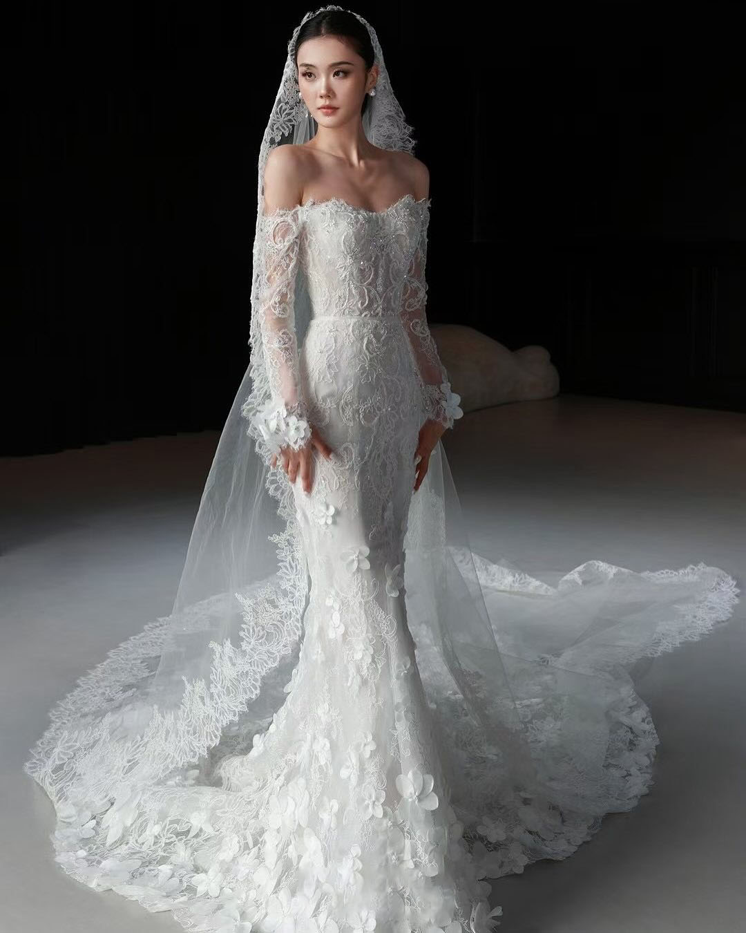 Elegant French Lace Wedding Veil Cathedral White Ivory Floral Applique Edge Bridal Veils Tulle 1 Tier With Comb Bride Accessories Custom Made