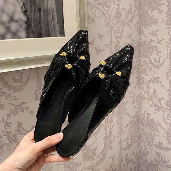 Designer Single 2024 Spring Women's Triangle Buckle Hollow Pointed Toe Shoes Wrinkled Mules Fashion Backless High Heels