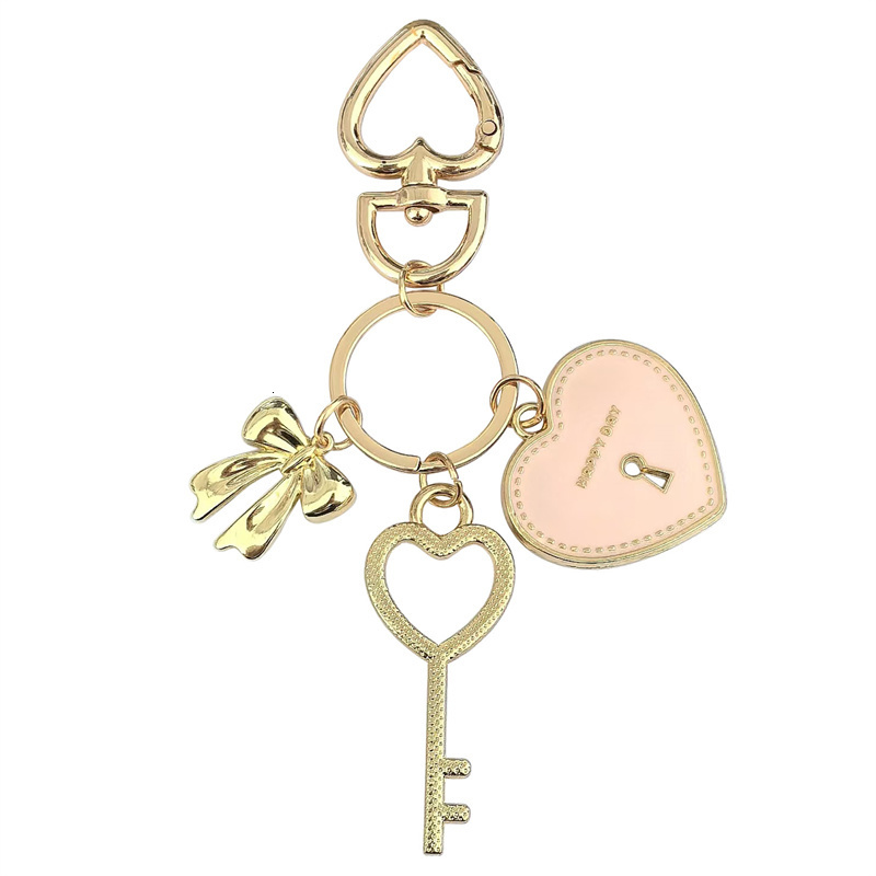 High Quality Keychain Classic Exquisite Luxury Designer Car Keyring Zinc Alloy Bag Charm Unisex Pink Heart Bow Key Ring Gold Metal Small Jewelry