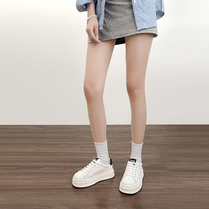 Thick-soled round-toe white sneakers for women, new spring style, lightweight platform sneakers, sporty and casual shoes, versatile.