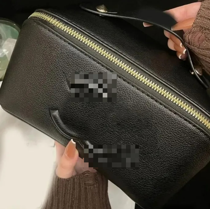 Large Capacity Cosmetic Bags Women's Toiletries Portable storage makeup bags Travel make up bags Separate makeup bags from wet and dry