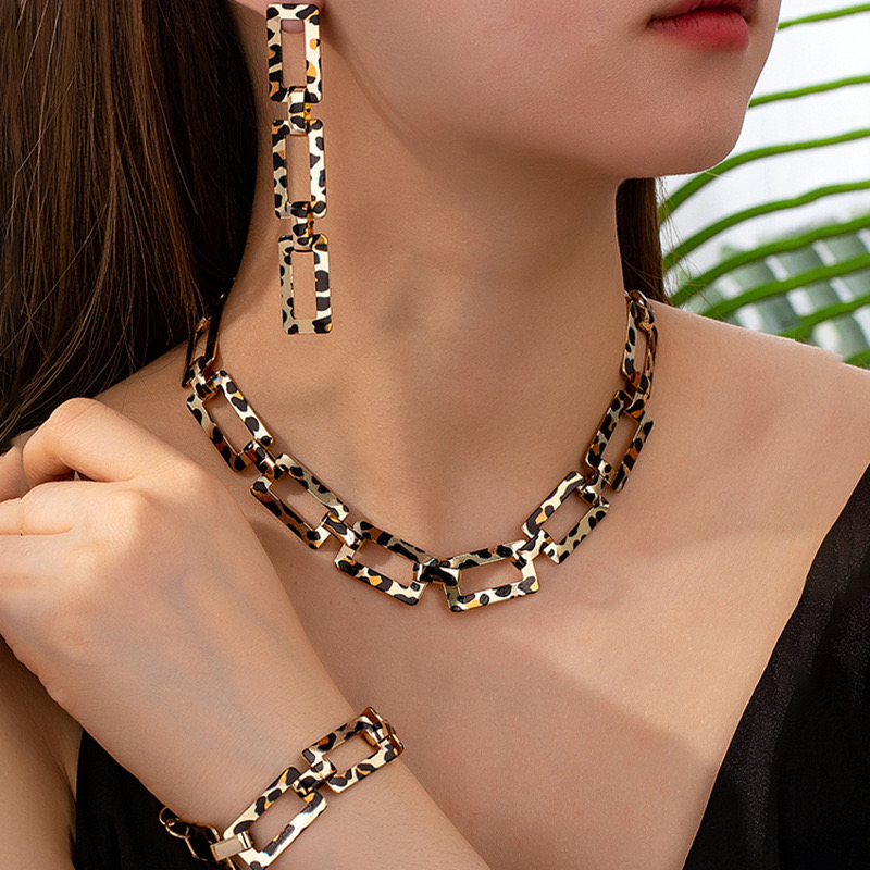 Fashionable leopard print punk style thick chain necklace, women's hip-hop fashion geometric collarbone chain necklace and earring set