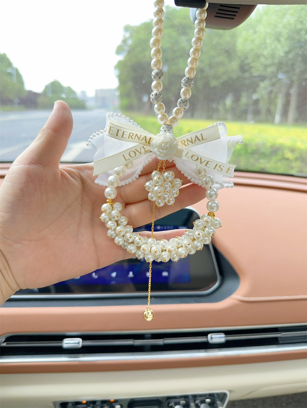Pearl Car Hanging Rearview Mirror Car Interior Hanging Chain Car Decoration Car Accessories High-end Crystal Pendant Car Interior Decoration 250728