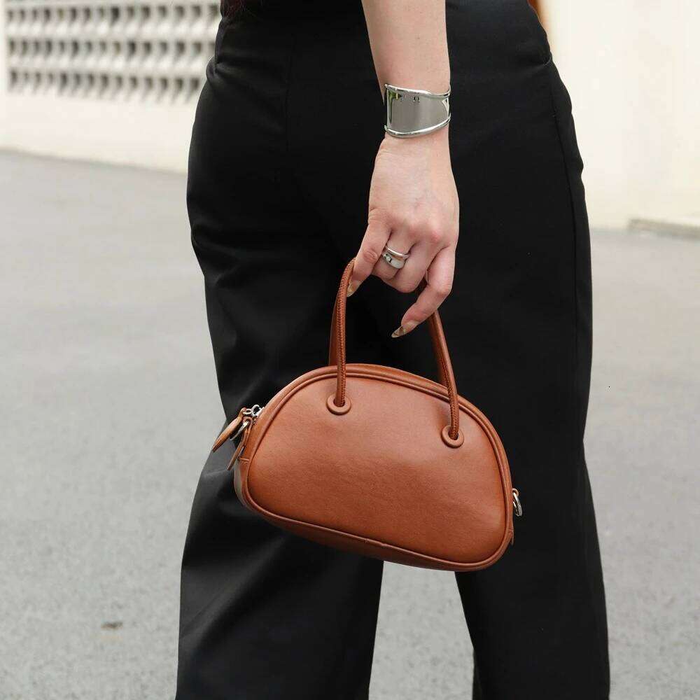 Designer Bags Women's Small Shoulder Bag Genuine Leather Handbag Top Grain Cowhide Popular And Fashionable Underarm Bowling Purse Luxury Bag