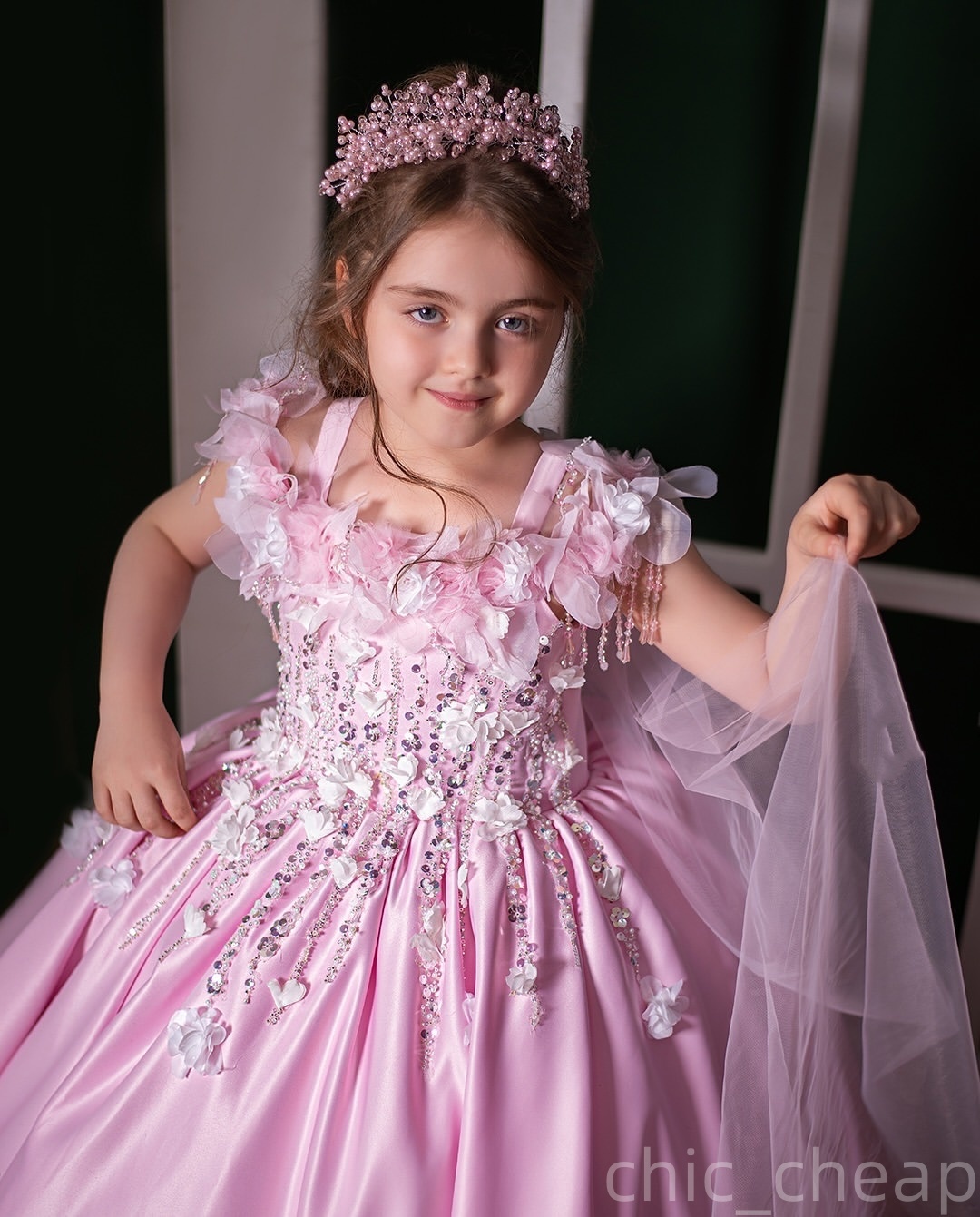 2025 Pink Spaghetti Flower Girl Dresses Ball Gown Flowers Beaded Crystals Satin Little Girl Christmas Peageant Birthday Christening Tutu Dress Gowns Z