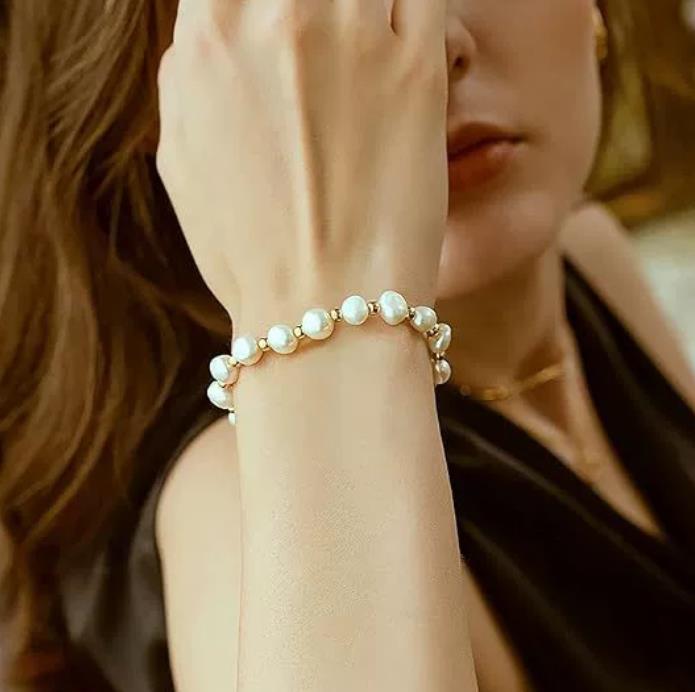 Chic Ladies' Gold Plate Pearls Bangle - Versatile Designer Accessory With Detachable Charm