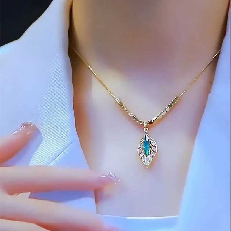 Gold Color Ginkgo Leaf Pendant Necklace with Sparkling Zircon Accent Elegant Chain for Women Jewelry Gift Z250910