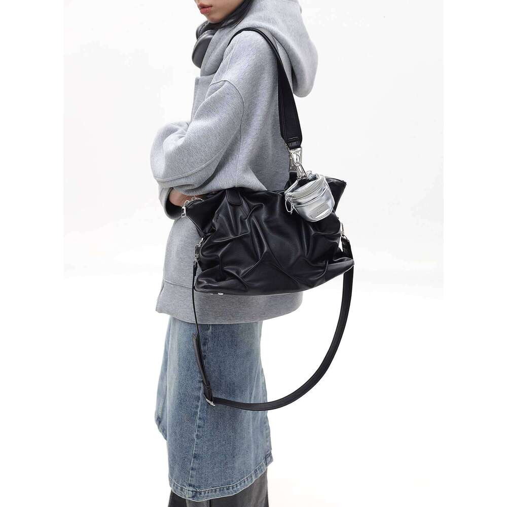 Designer Bag Tote bag Shoulder Bag Simple High End Black Wrinkled Street Large Capacity Commuter Crossbody