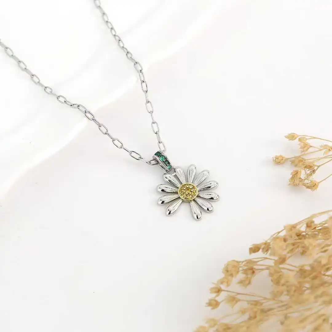 Dainty Daisy Necklace with Diamond Accents Elegant Boho Chic Jewelry for Women and Girls Z250910