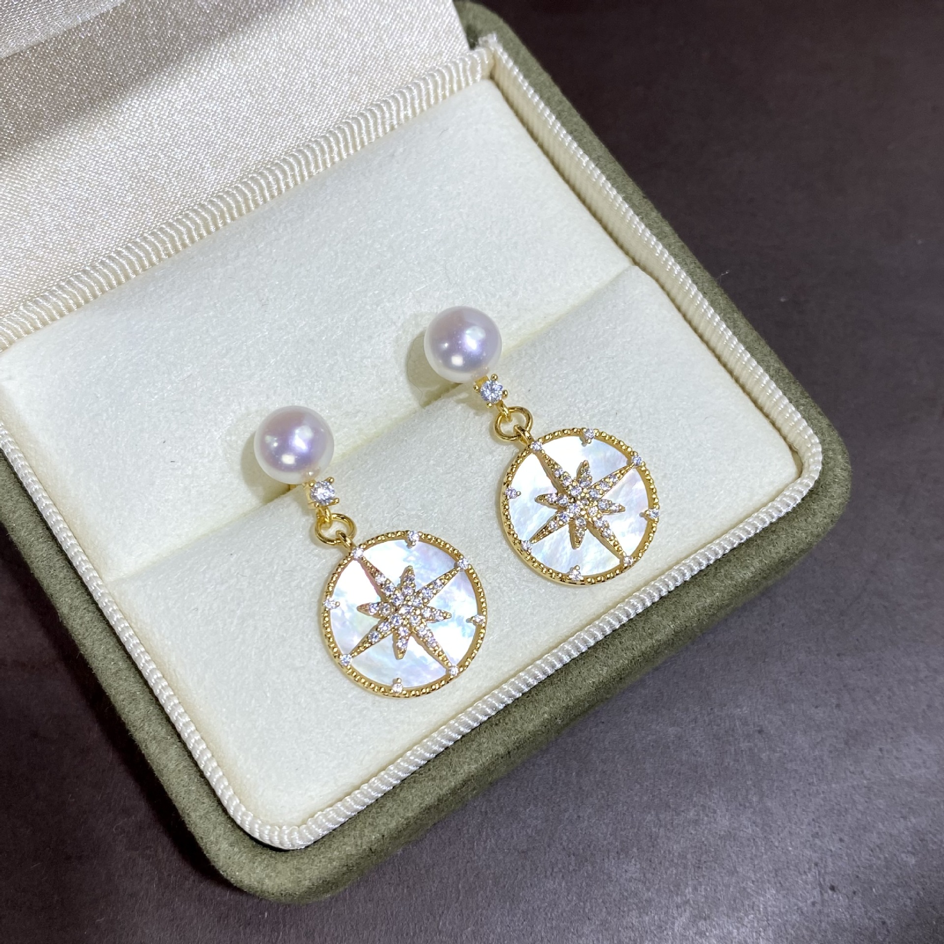 Cute Exaggerated Personality Design Freshwater Pearl Shell Pearl Zircon Dangle Earrings for Women 8 Point Star Design Charm Designer Jewelry