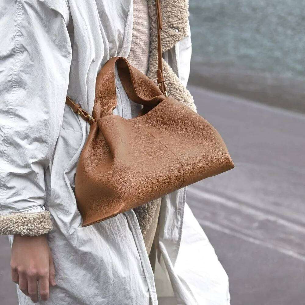 Cloud Dumpling for Women New Popular Handheld Lunch Box Bun French Texture Single Shoulder Crossbody Bag bag