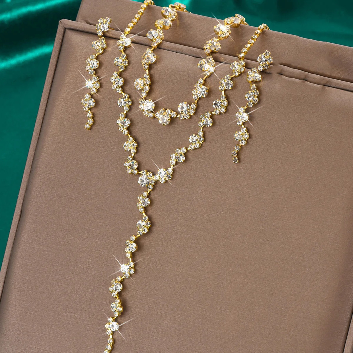 4 pieces of womens European and American fashion jewelry set necklace bracelet earrings brides wedding dress ac 250715