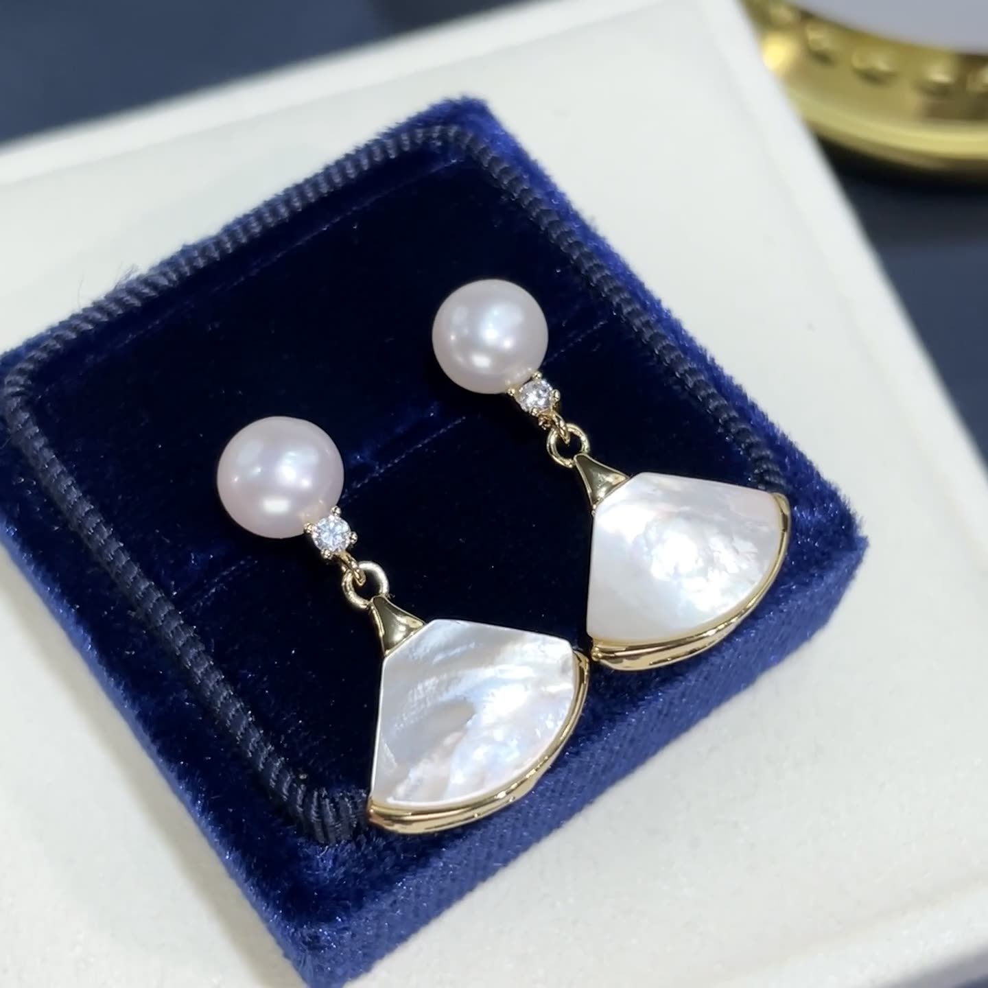 New 18k Gold Plated Freshwater Pearl Shell Shape Dangle Earrings for Women Girl Fashion 925 Silver Plated Steel Heart Crystal Earrings Jewelry