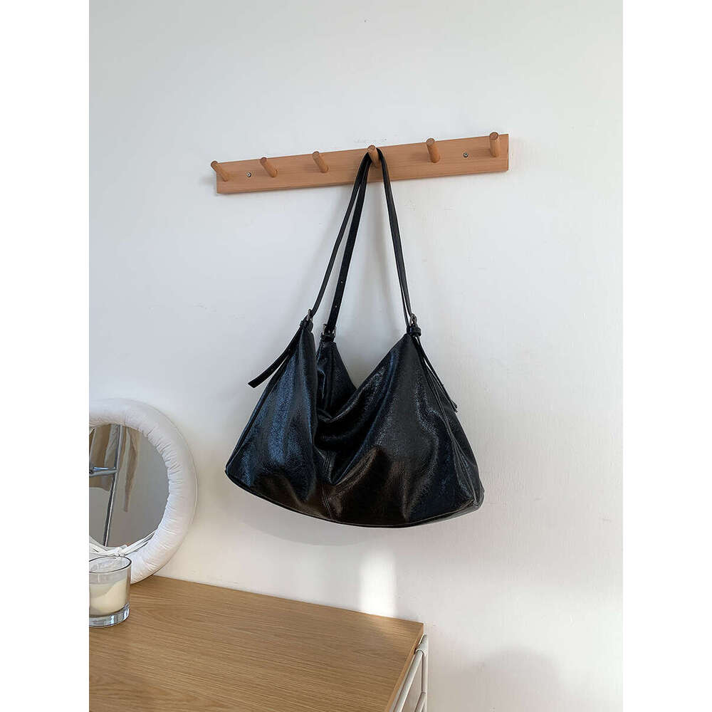 New Tote for Women, Large Capacity Shoulder Bag, Ins Style Soft Leather Fashion Versatile Suede Commuter Bag