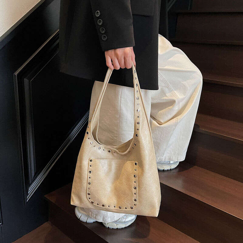 Designer Bag Tote bag Shoulder bag Studded Single Shoulder Tote Fashion Niche Light Luxury Commuter Bag Large Capacity Handbag