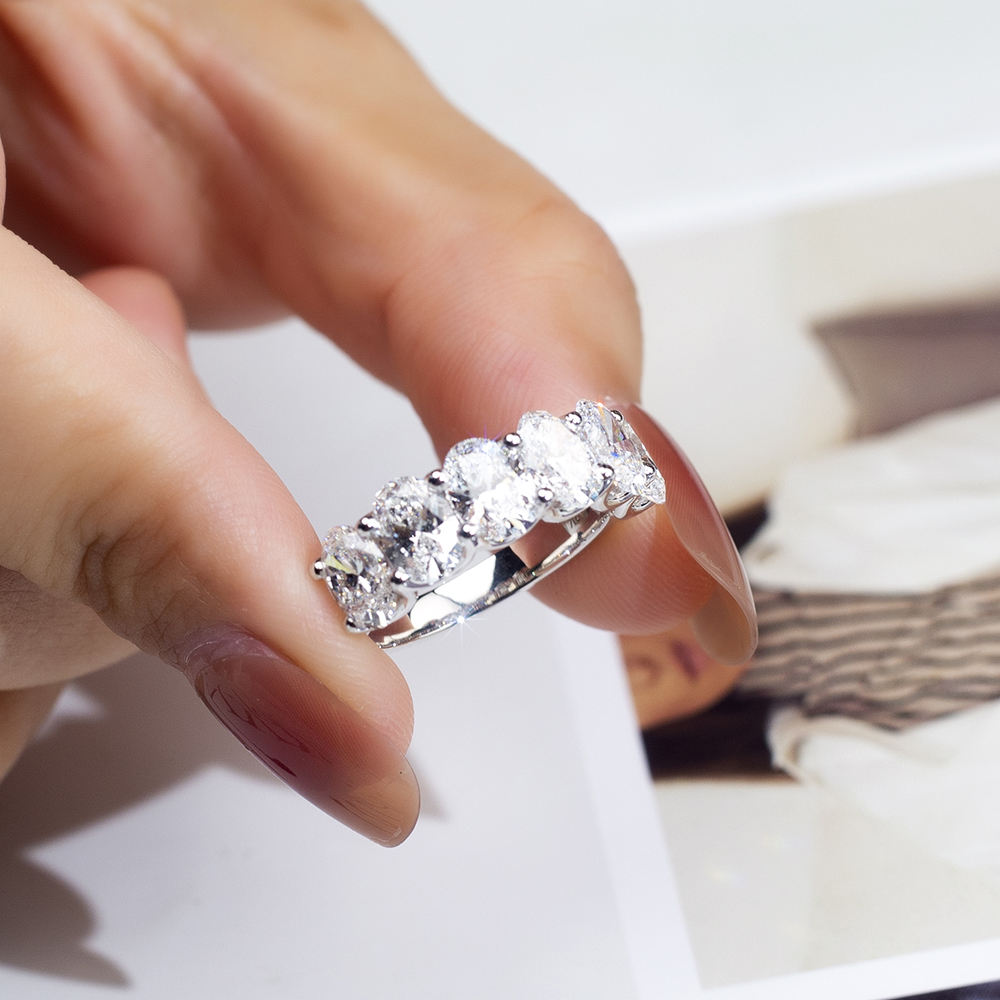 Customized Jewelry Wedding Band 18K Solid Gold with 3*5MM DEF VVS Lab Grown Oval Cut Diamond Ring