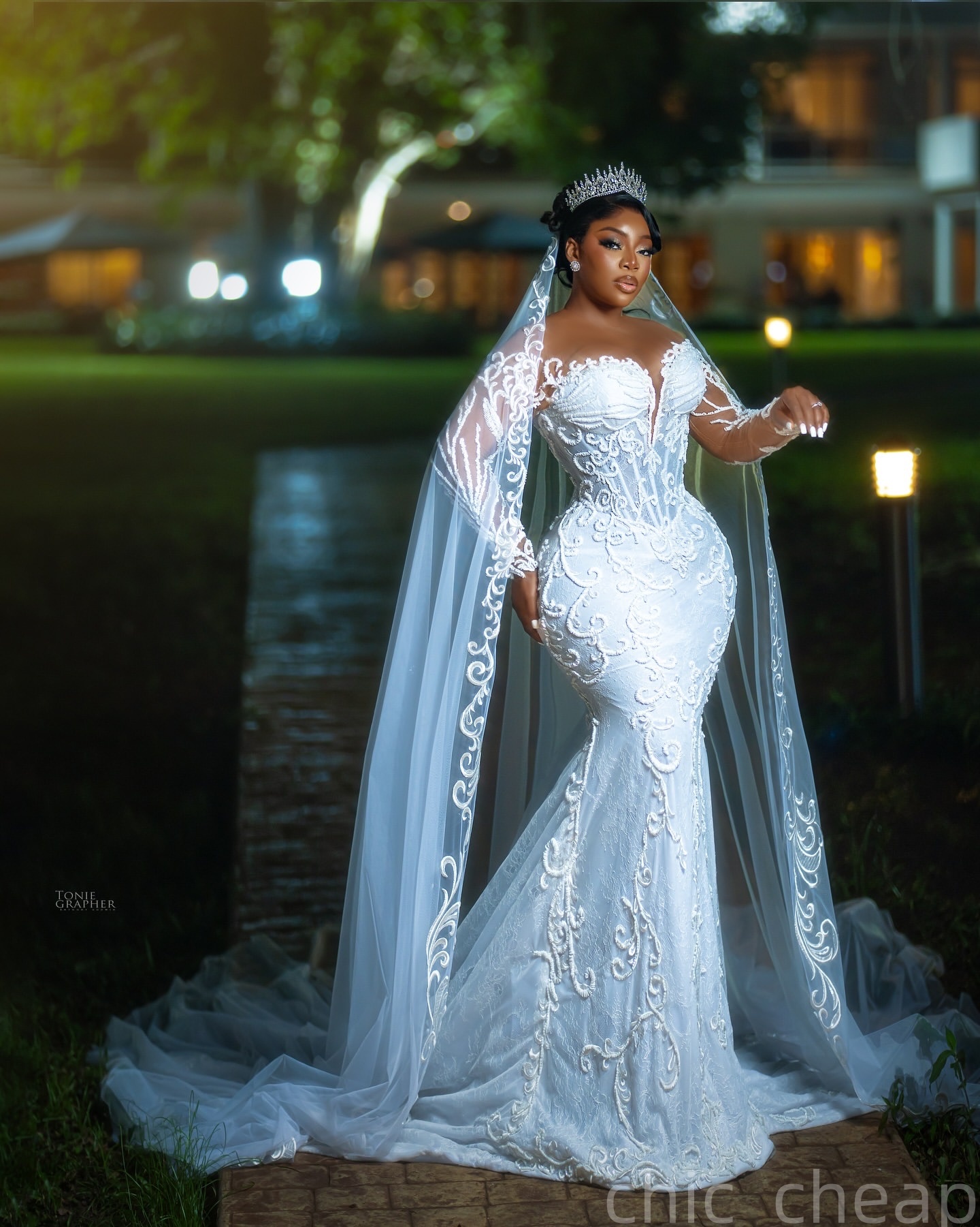 2025 Aso Ebi Plus Size Ivory Mermaid Wedding Dress Lace Embroidery Sheer Neck Full Sleeves Vintage Bridal Gowns Dresses ZJ0677