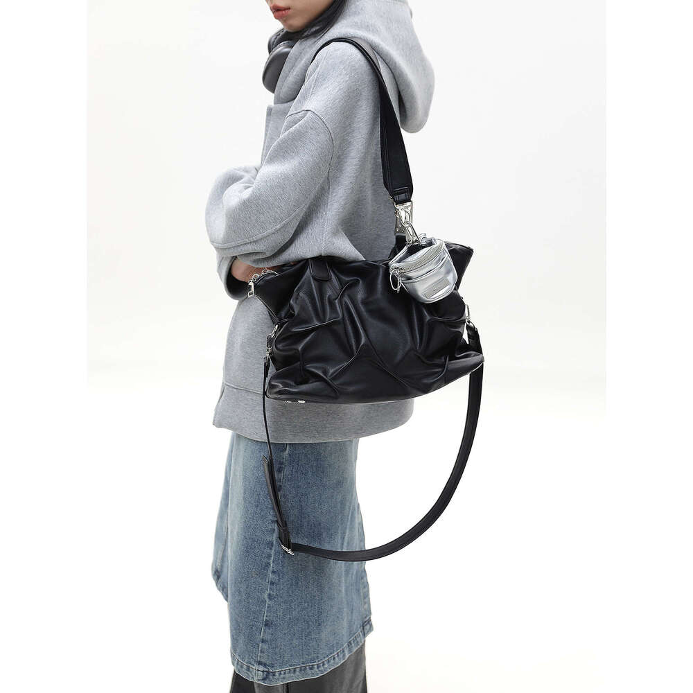 Designer Bag Tote bag Shoulder Bag Simple High End Black Wrinkled Street Large Capacity Commuter Crossbody