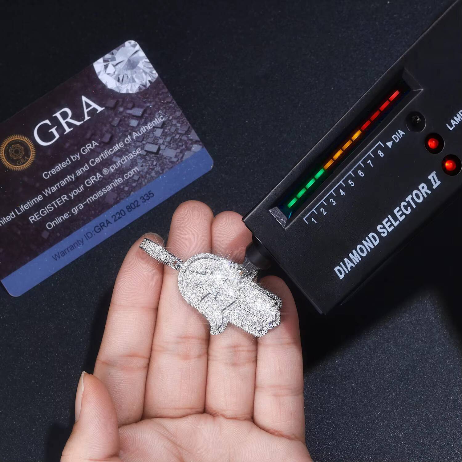 DE Hand Design VVS1 Moissanite Pendant Hiphop Hand Moissanite Pendant Rhodium Plated 925 Silver Moissanite Hand Pendant