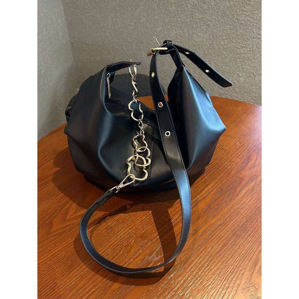 Designer Bag Tote Bag Shoulder bag French Style Ins Niche Lightweight High End Versatile Single Shoulder Commuter Crossbody Black Chain Handbag Intern