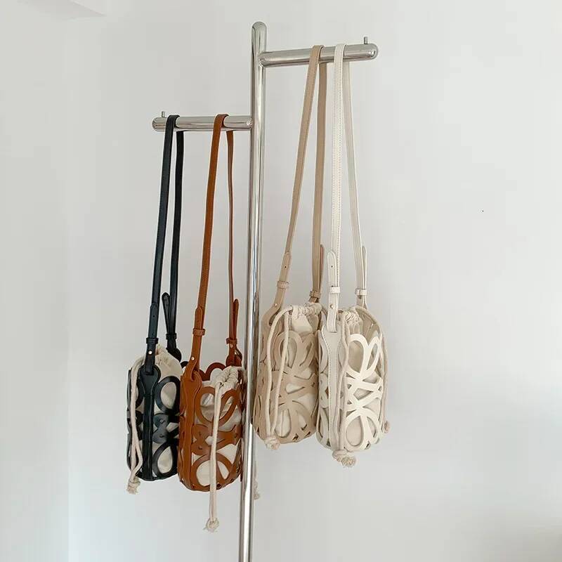 Hollowed Out Drawstring Bucket Bag Korea 2025 New Womens PU Splicing Canvas Shoulder Bag Fashion Versatile Mini Beach Bag