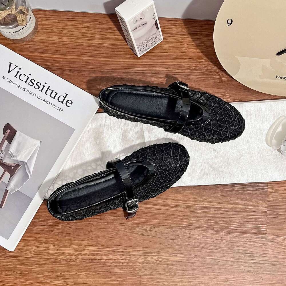 Designer New Fashion Hollow Carved Sole Soft Surface Flat for Women Elegant Mesh Breathable Single Shoes Versatile