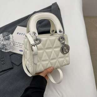 Korean Style Fashion Sweet Handbag for Women Trend Quilted Small Square Simple Crossbody Princess Diana Bag