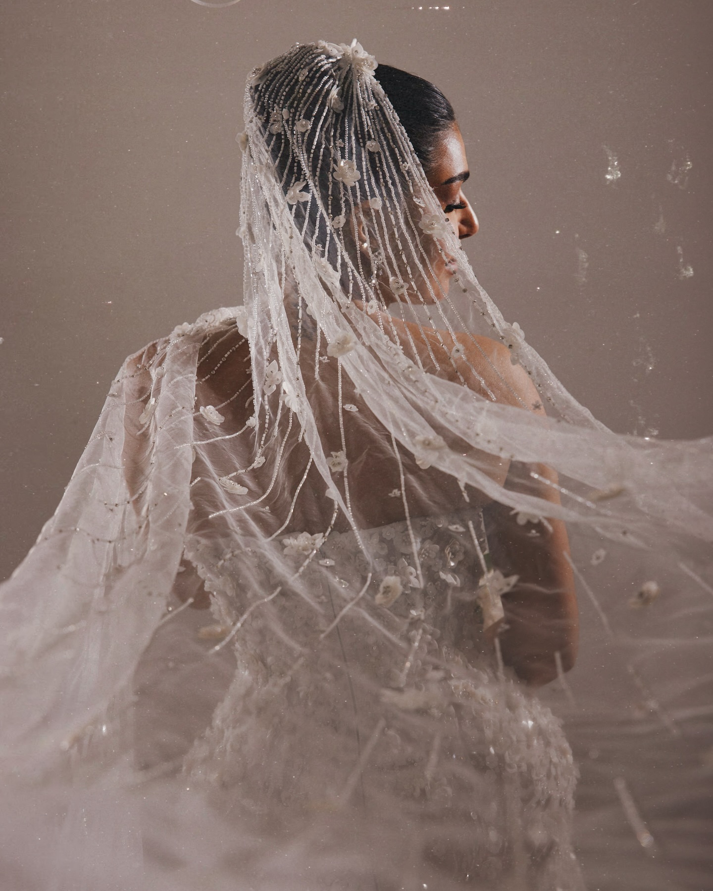 Luxury Beaded Wedding Veil Cathedral White Ivory Long Exquisite Cut Edge Bridal Veils Tulle 1 Tier With Comb Bride Accessories Custom Made