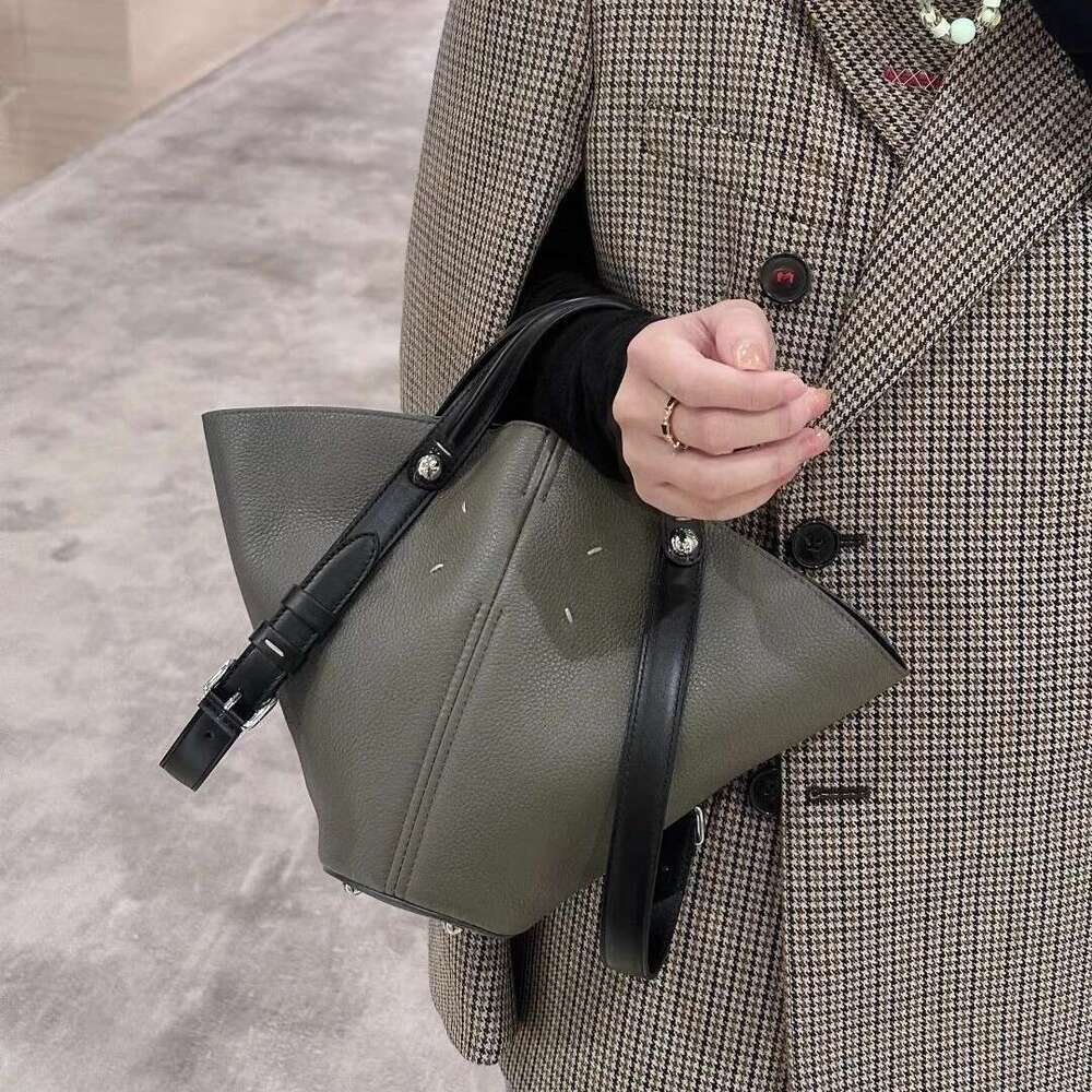 toteBag Shoulder bag ROSE NOIRE Internet Celebrity Same Style 25Th Anniversary Spring New Lychee Pattern Fan-Shaped Basket Versatile Shoulder bag