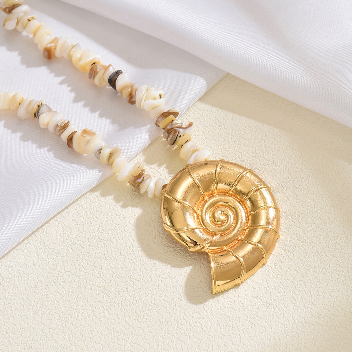 New Exaggerated Oversized Alloy Conch Pendant Necklace for Women Trendy Beach Ocean Shell Clavicle Chain Jewelry for Women