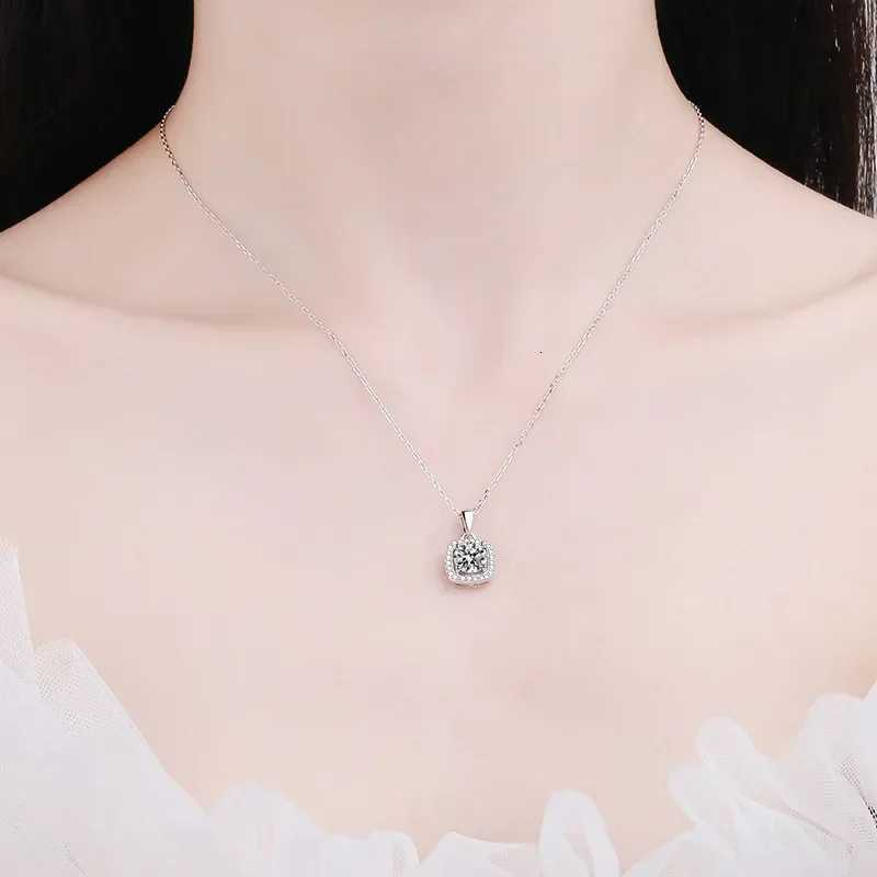 Elegant 18K White Gold Pendant Necklace with Moissanite Diamond Perfect for Weddings and Special Occasions Z250910