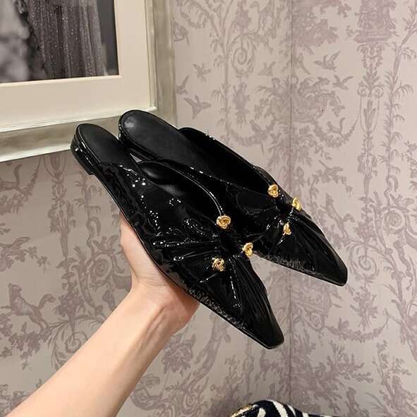 Designer Single 2024 Spring Women's Triangle Buckle Hollow Pointed Toe Shoes Wrinkled Mules Fashion Backless High Heels