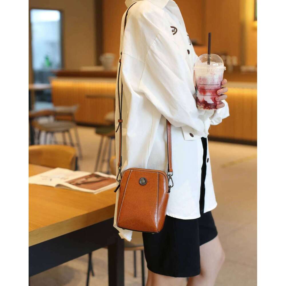 Designer Bags Leather Women's Mobile Phone Single Shoulder Messenger Purse Fashion All-Match Oil Wax Cowhide Casual Crossbody Small Bag Luxury Ba