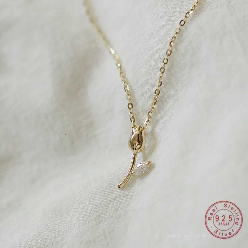 Sterling Silver Flower Pendant Necklace 925 Silver Clavicle Chain for Women Romantic Engagement Jewelry Gift Z250910