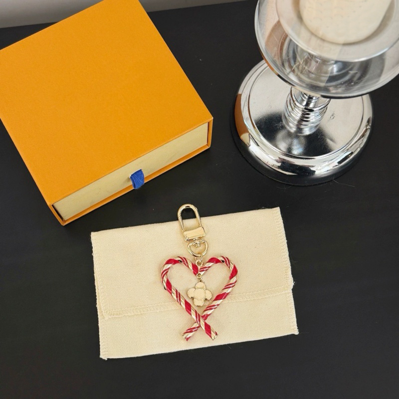 Keychains Lanyards Simple designer key chain wallet letters key ring simple stripe ornaments haert keychain designer portable metal couple flower bag charm faf242