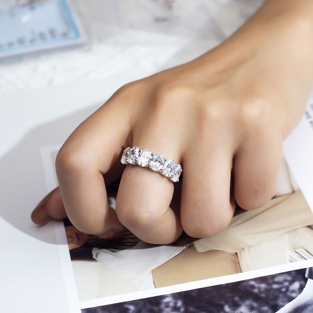 Customized Jewelry Wedding Band 18K Solid Gold with 3*5MM DEF VVS Lab Grown Oval Cut Diamond Ring