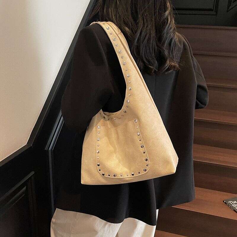 Designer Bag Tote bag Shoulder bag Studded Single Shoulder Tote Fashion Niche Light Luxury Commuter Bag Large Capacity Handbag