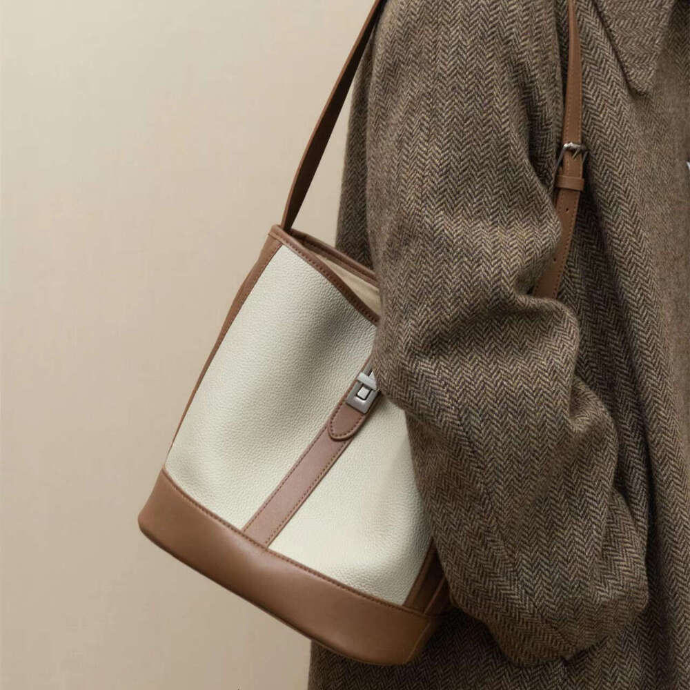 High-End First Layer Cowhide Underarm New Trendy Versatile Single Shoulder Crossbody Bucket Bag designer bag B5