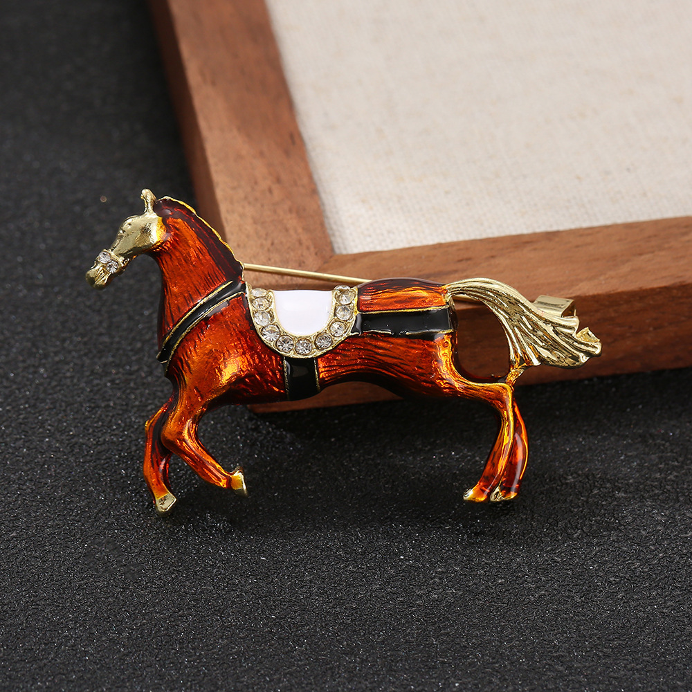 Fashion Vintage Baroque Galloping War Horse Brooch Exquisite Style Zodiac Horse Pin 250728