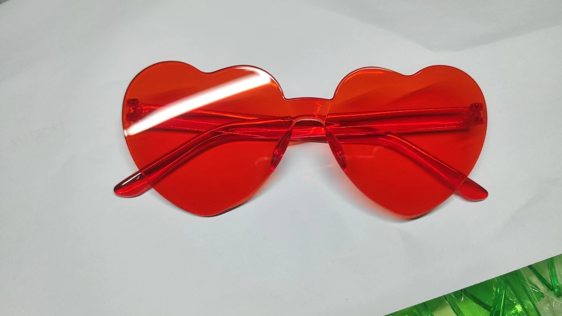 Free Shipping 2025 New Designer Sunglasses Transparent Jelly Color Heart Sunglasses For Women Peach Heart Sunglasses Heart-shaped One-piece Heart Sung