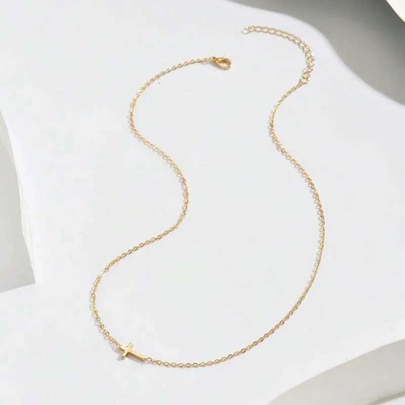 Stainless Steel Metal Cross Pendant Necklace For Men Women Simple Gold Color Clavicle Chain Charm Necklace Jewelry Gift XJ250708