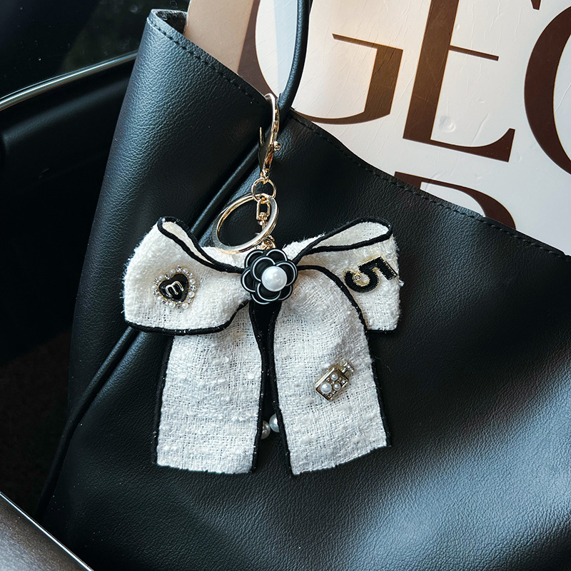 Pearl Chain Bow Flower Keychain Internet Celebrity Tweed Style Exquisite Car Keychain Bag Pendant 250728