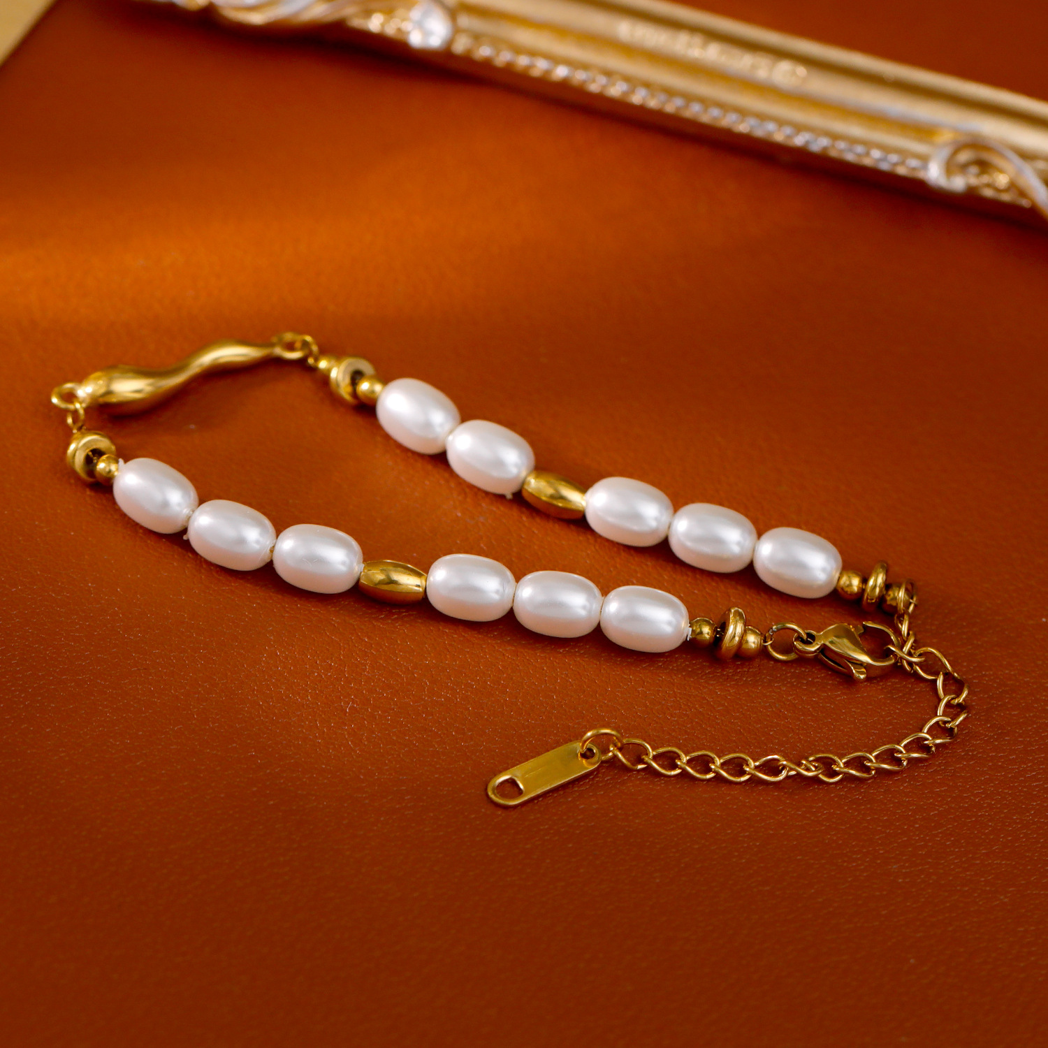 Designer's New Vintage Fashion Pearl Gold Bracelet for Women Plated 18k Stainless Steel Inlaid Pearl Shaped Jewelry Wedding Party Daily Gifts Fre