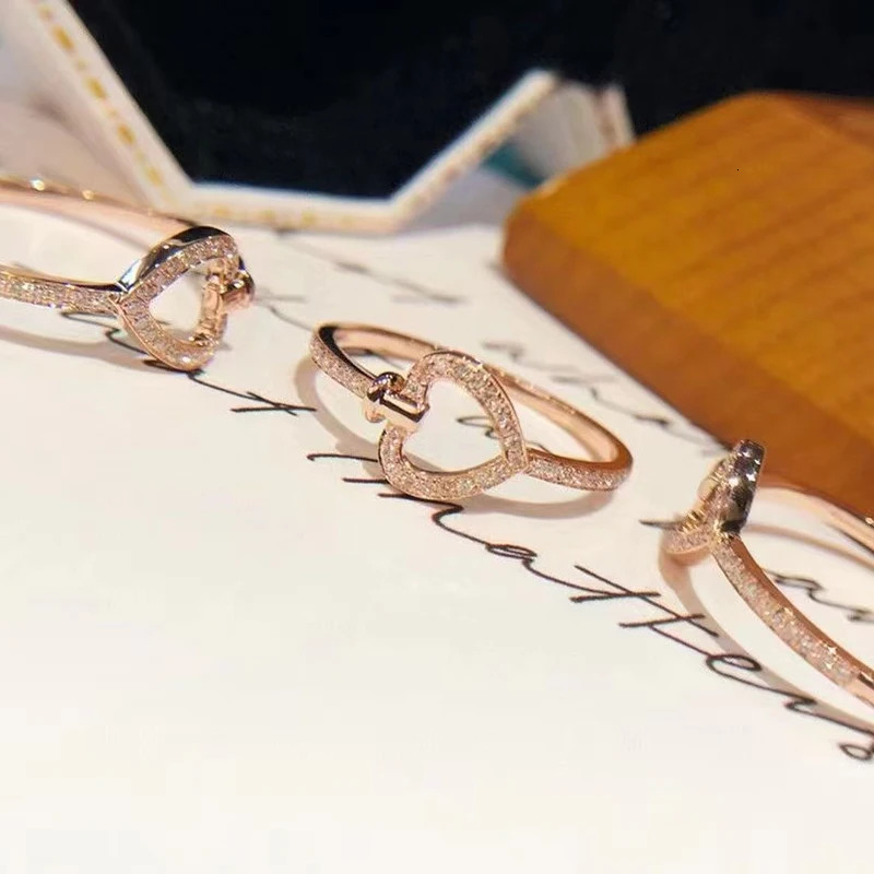 Independent craftsmanship inlaid crystal heartshaped ring with elegant charm and exquisite jewelry for women 250728